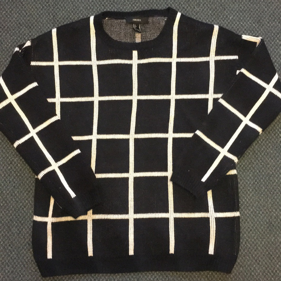 Black and White Grid patterned sweater - Picture 2 of 2